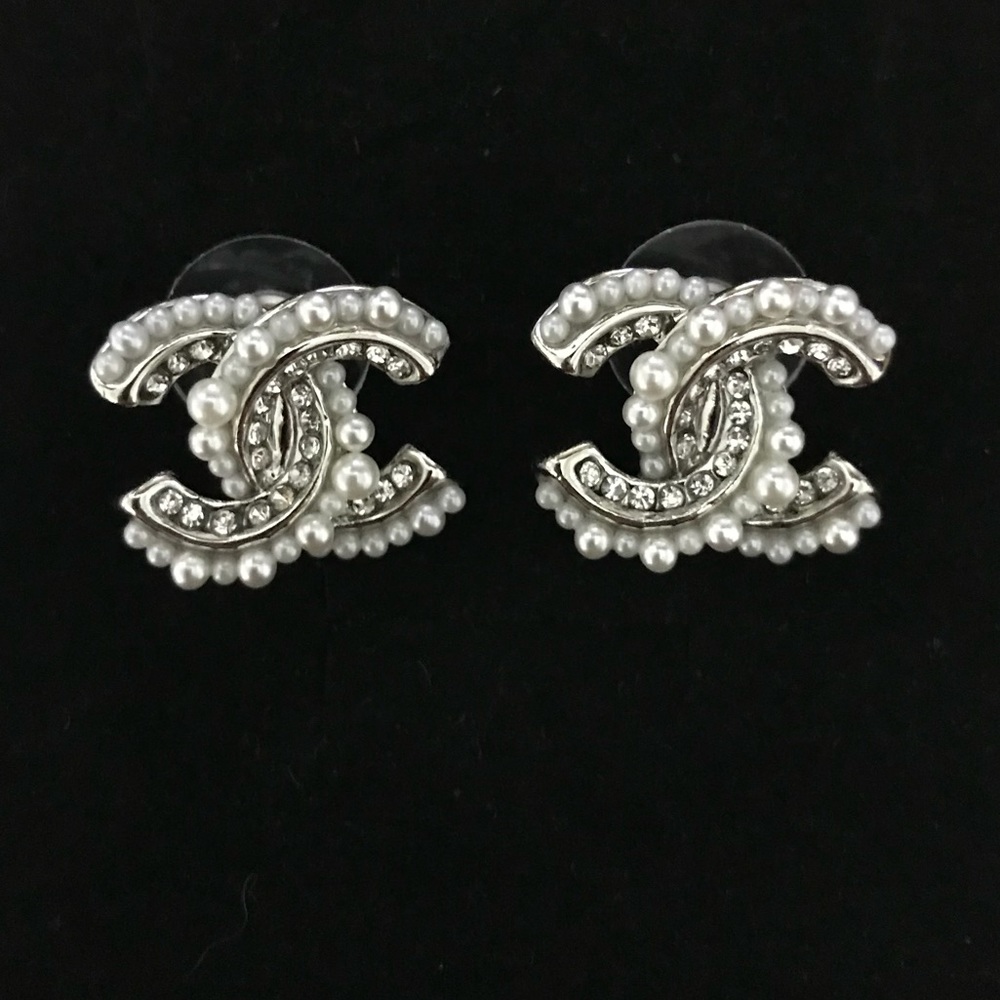 Chanel pearl earrings
